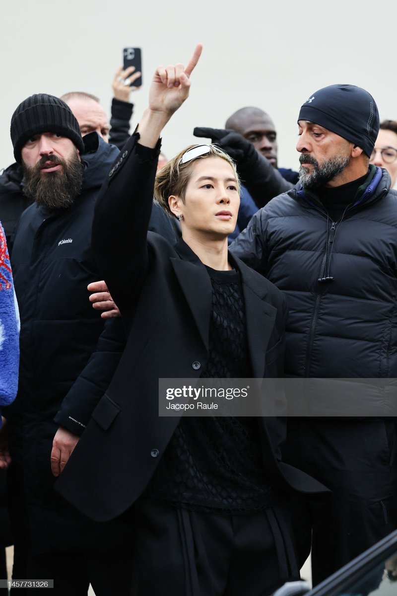 230119 JACKSON WANG- LOUIS VUTTION Men's F/W 2023-'24 Fashion Show at Paris  Fashion Week