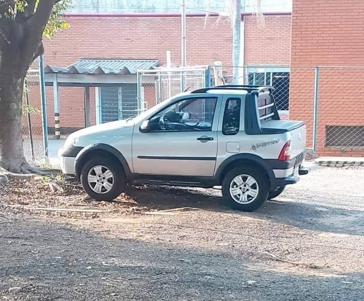 vende-se fiat touro ainda bezerro