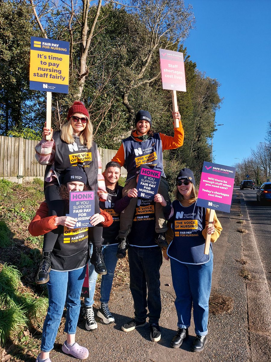 CrampSarah's tweet photo. Picket line stars. @SouthEastRCN https://t.co/ZSNE9xhSnB