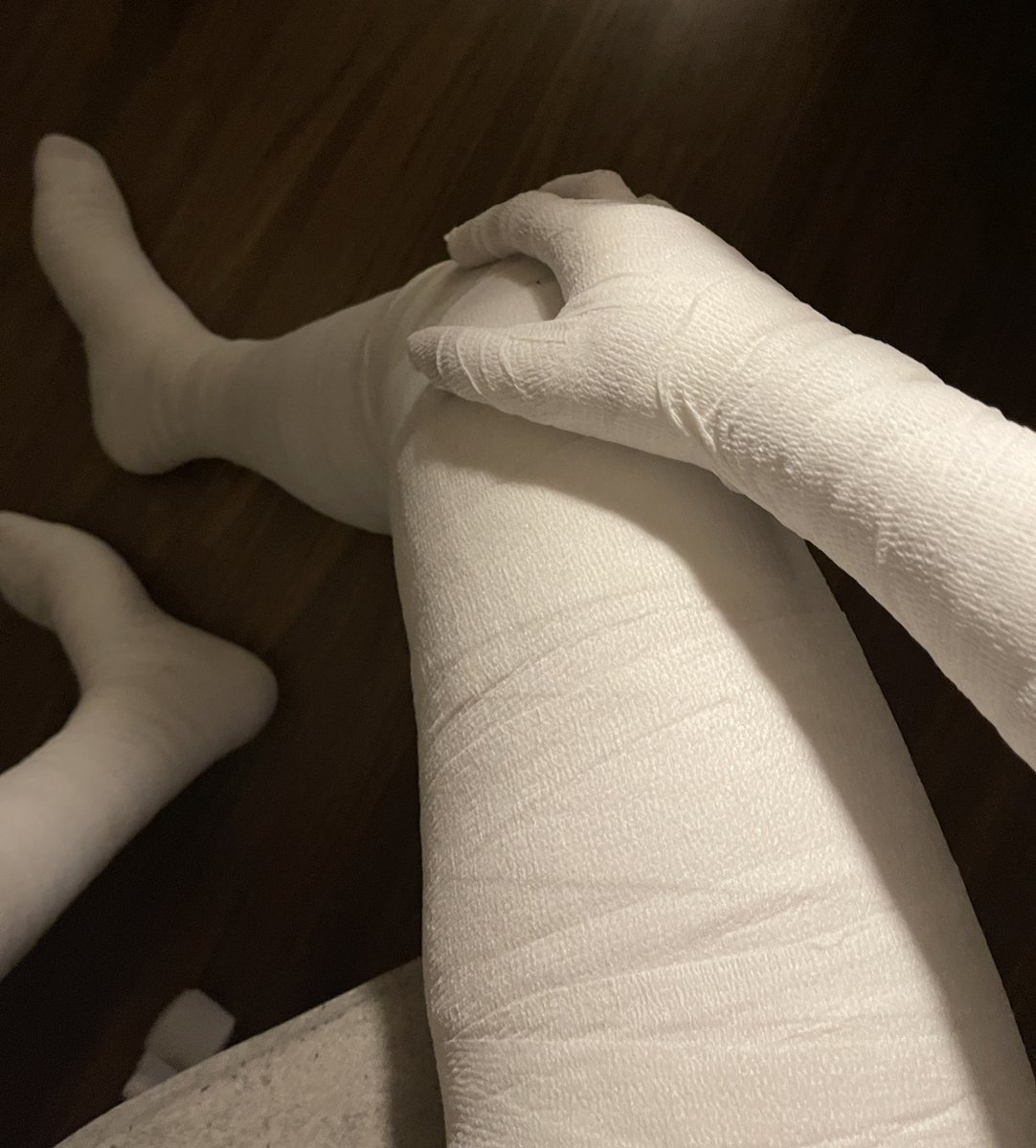 HanaWrap's tweet photo. Full body white mummification
#mummification #mummy #mummified #bandage #bondage #encasement #bondage #包帯 #全身包帯 #マミフィケーション #マミープレイ https://t.co/LgHqUE3f40