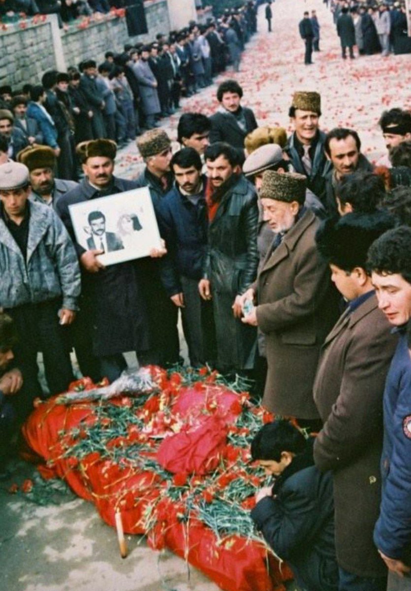 We remember our Martyrs who sacrificed their lives for independence and territorial integrity of #Azerbaijan with deepest respect and gratitude. We won't forget anything! 🇦🇿

#BlackJanuary