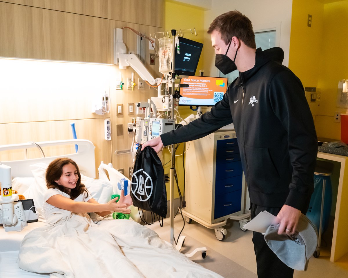 LAClippers's tweet photo. Last week, @LukeKennard5 spent time visiting some special fans at @CedarsSinai! https://t.co/uiuoGrOt7H