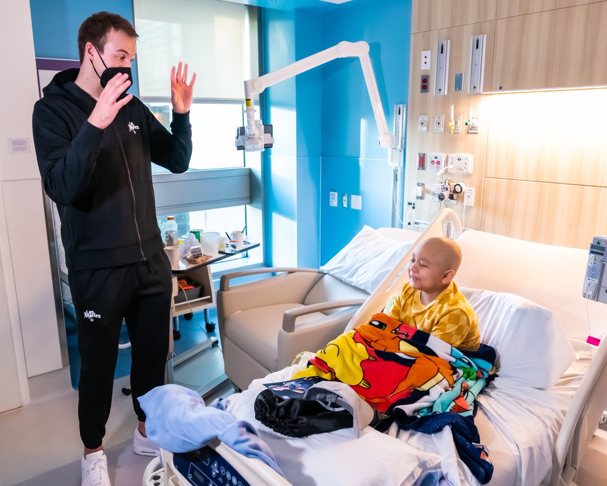 LAClippers's tweet photo. Last week, @LukeKennard5 spent time visiting some special fans at @CedarsSinai! https://t.co/uiuoGrOt7H
