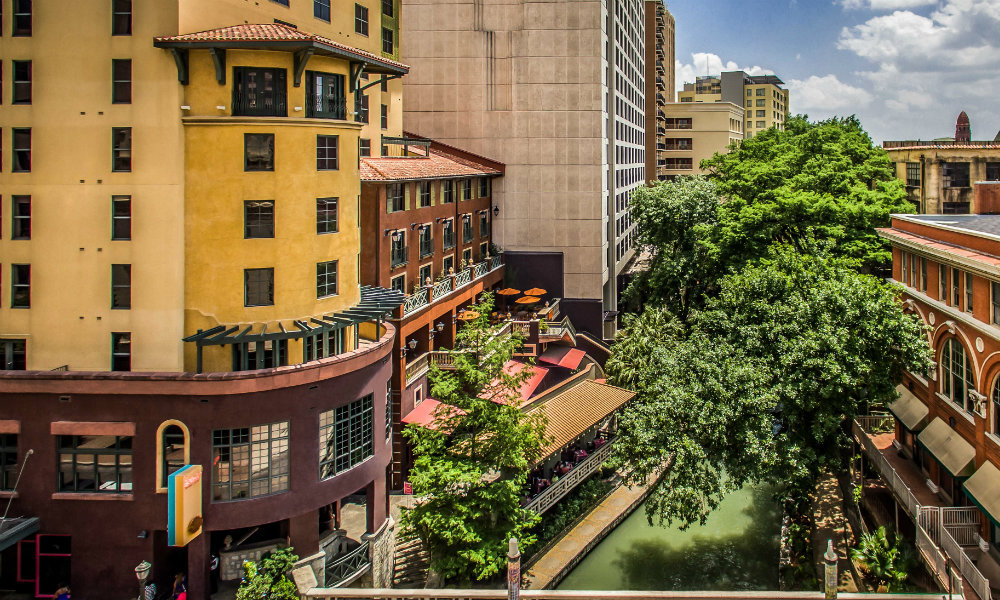 ValenciaGroupTX's tweet photo. Today is a special day at Valencia Hotel Group!! Our @hotelvalenciarw is celebrating 20 years of being open! Happy Anniversary, HOTEL VALENCIA RIVERWALK. Thank you to our guests for being such wonderful fans of our hotel for the last 20 years. https://t.co/gooCw93bi8