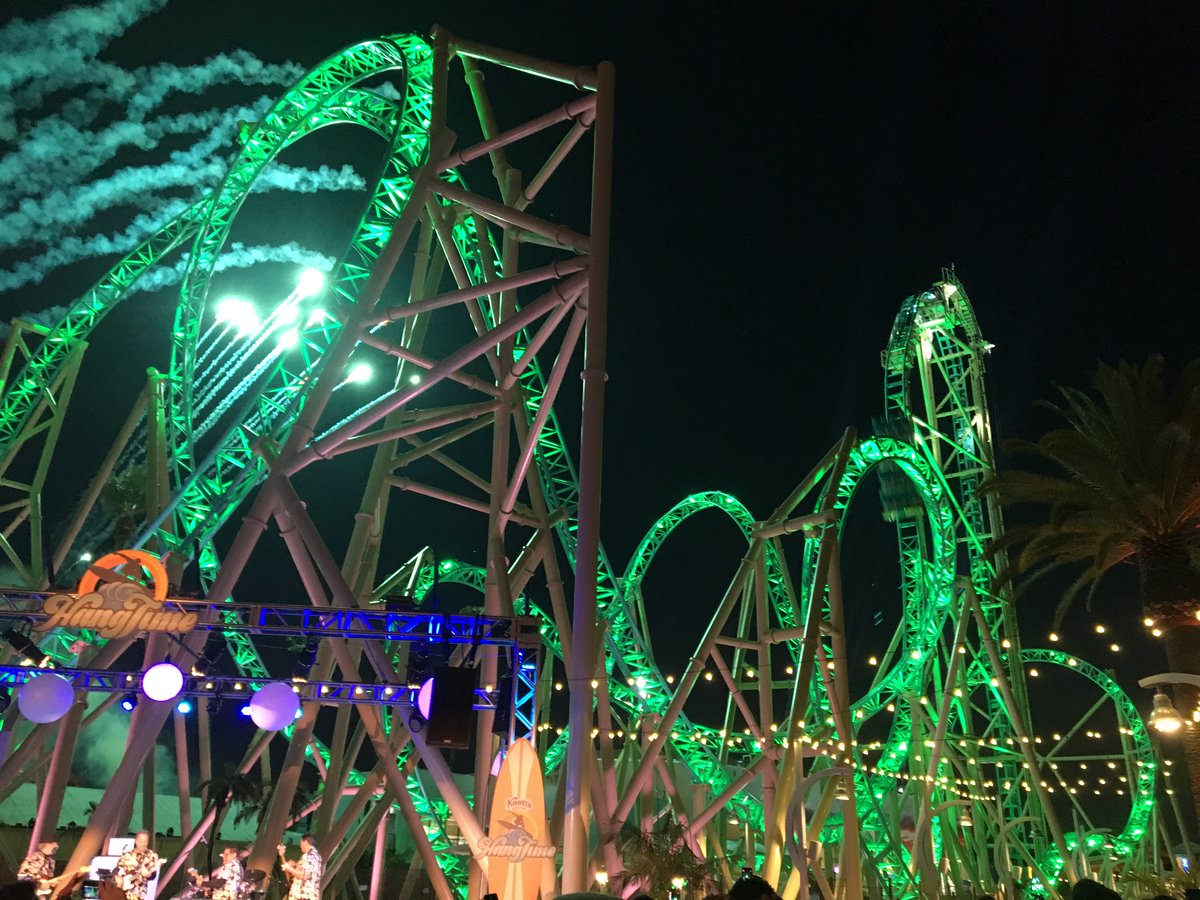 RideEnt's tweet photo. Here to light up your feed in the new year!
#KCLengineering #themepark #amusementpark #rollercoaster https://t.co/aRSjP19Pl0