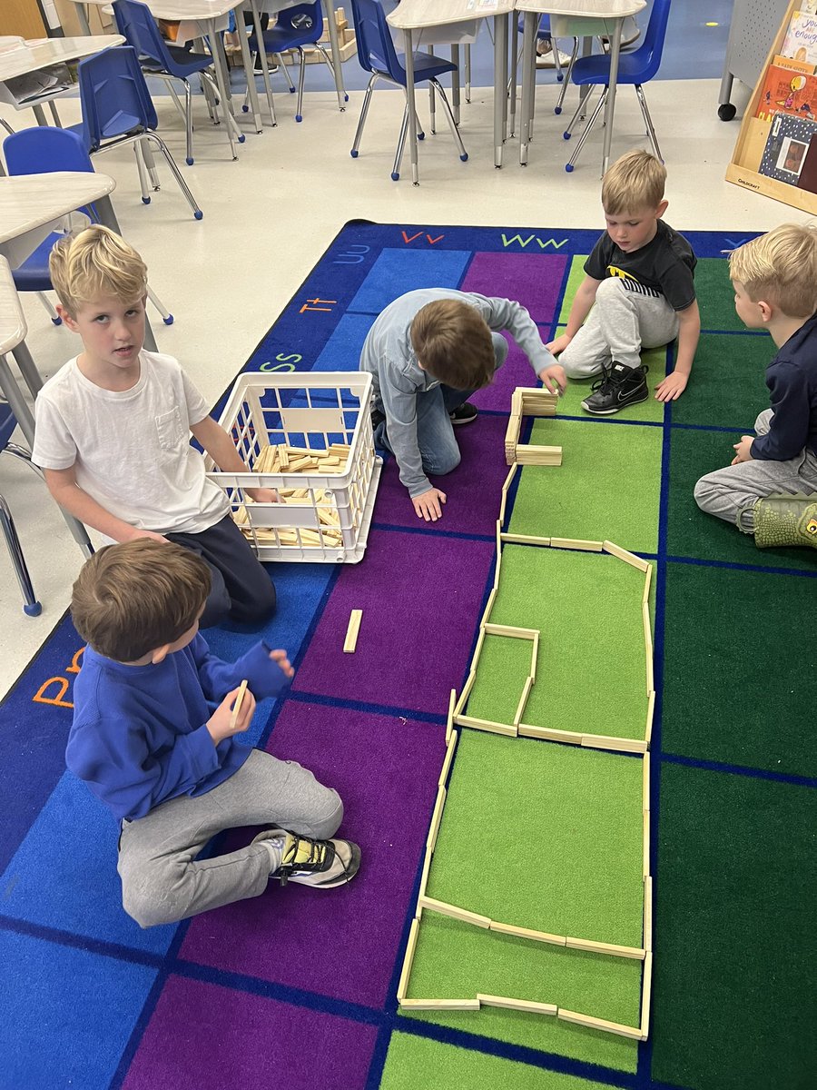 MrsPresser224's tweet photo. Creating our structures: a skyscraper,a barn, a stadium and a hospital… #fhleads https://t.co/VnvpJn3CwS
