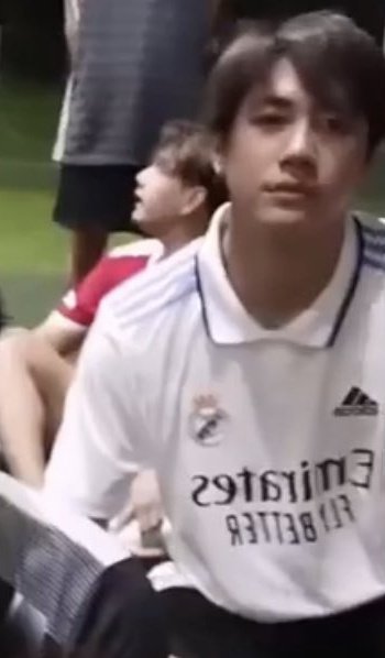 D01964677's tweet photo. ให้เสื้อแจมไป บอกว่าไว้ใส่เตะบอลนะ
แต่แจมบอกว่าไม่มีเวลาไปเลย
มาวันนี้...แจมใส่ไปเตะบอลจริง 😭 ดีใจ
#แจมรชตะ  #JamRachata https://t.co/xvsqVJCIt4