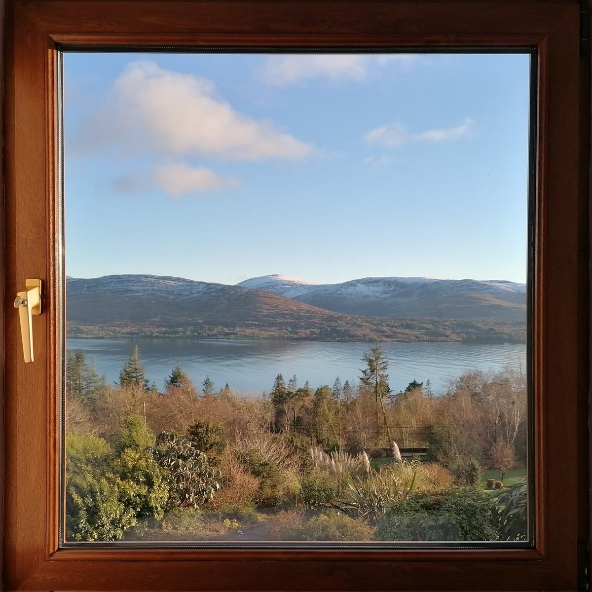 Room with a view to Kenmare Bay and snowcapped mountains. #valhallabnb #bedandbreakfast #roomwithaview #kerry #kenmare #ireland #view #kenmarebay #ringofkerry #wildatlanticway