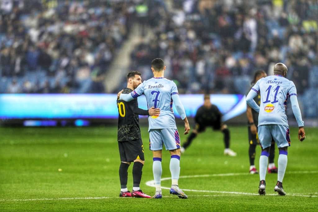 alimo_philip's tweet photo. 🥲 🐐 One last GOATs dance 

#RiyadhSeasonCup|#CR7𓃵|#Messi𓃵 https://t.co/SWZYiQCx0G