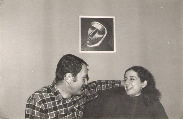 “yanyana olduk mu elele
aç kalsak ağlamayız biliyorum.”

turgut uyar