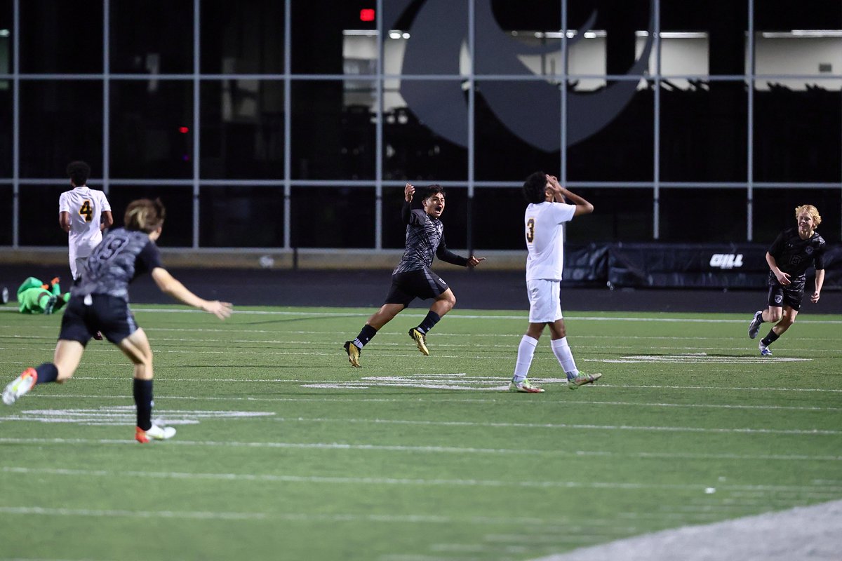 Guyer_Soccer's tweet photo. Some great moments captured courtesy of @PixrGuy.
Ready to kickoff district at home tomorrow!!

#BurnTheShips | #LeaveALegacy https://t.co/mW3b4KRy78