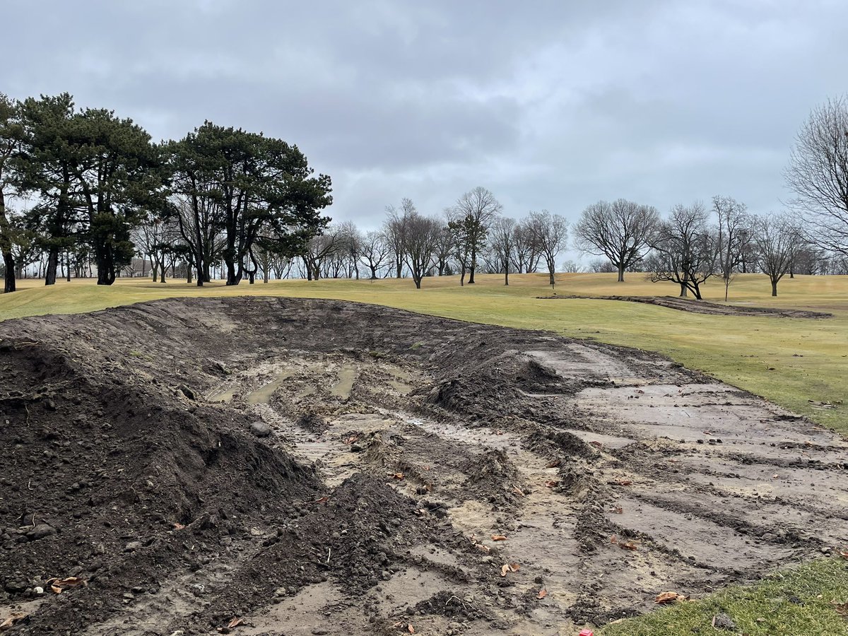 emergency9golf's tweet image. Latest work @glenfloracc - it’s swampy now though so back to a pause. #chicagogolf #illinoisgolf #golfdesign #golfconstruction
