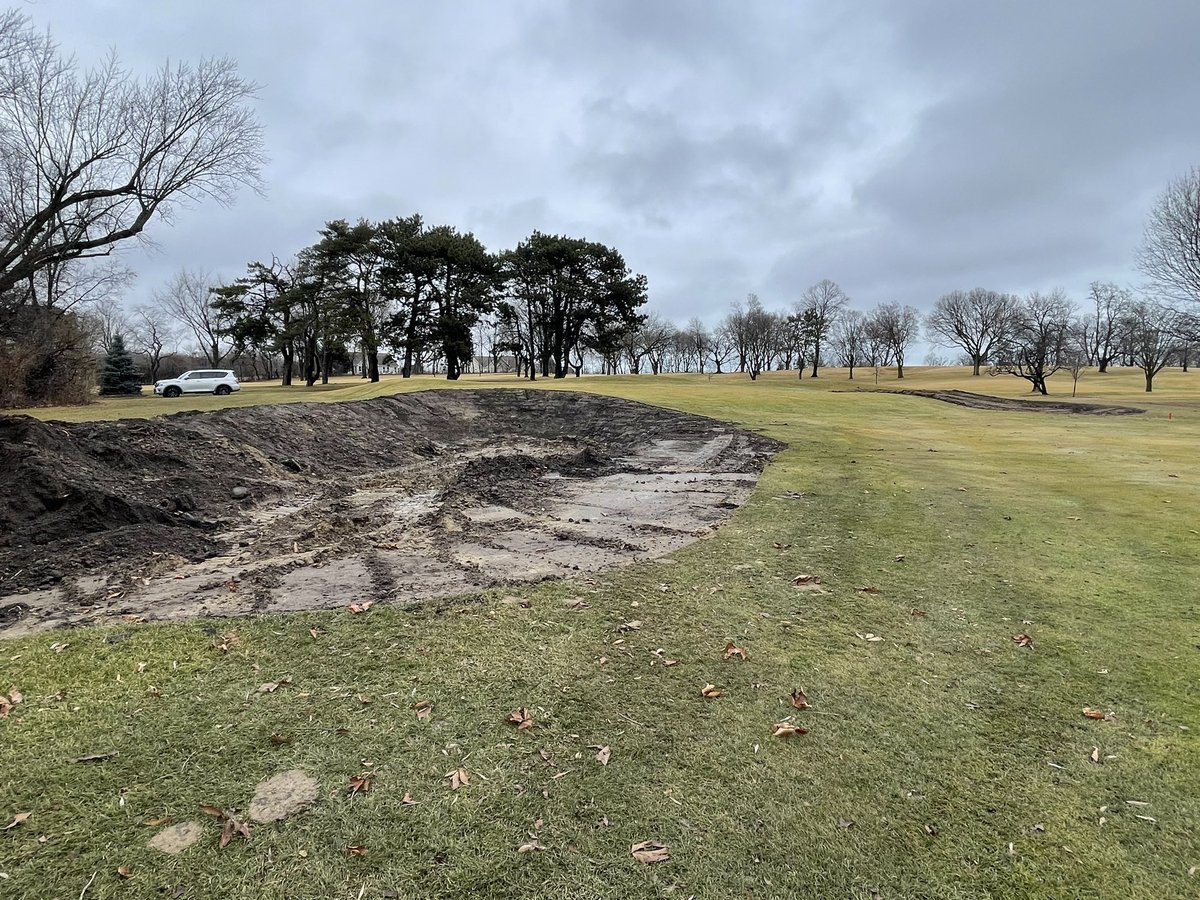 emergency9golf's tweet image. Latest work @glenfloracc - it’s swampy now though so back to a pause. #chicagogolf #illinoisgolf #golfdesign #golfconstruction