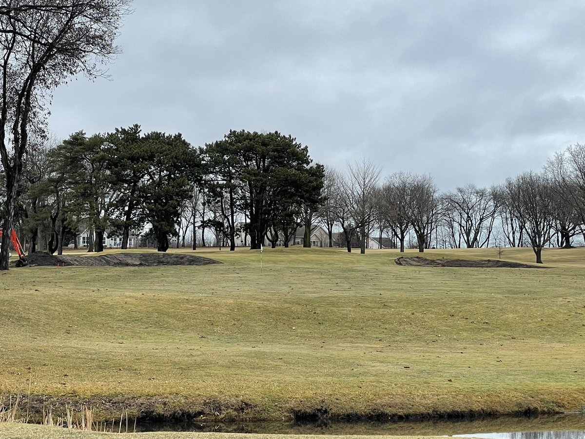 emergency9golf's tweet image. Latest work @glenfloracc - it’s swampy now though so back to a pause. #chicagogolf #illinoisgolf #golfdesign #golfconstruction