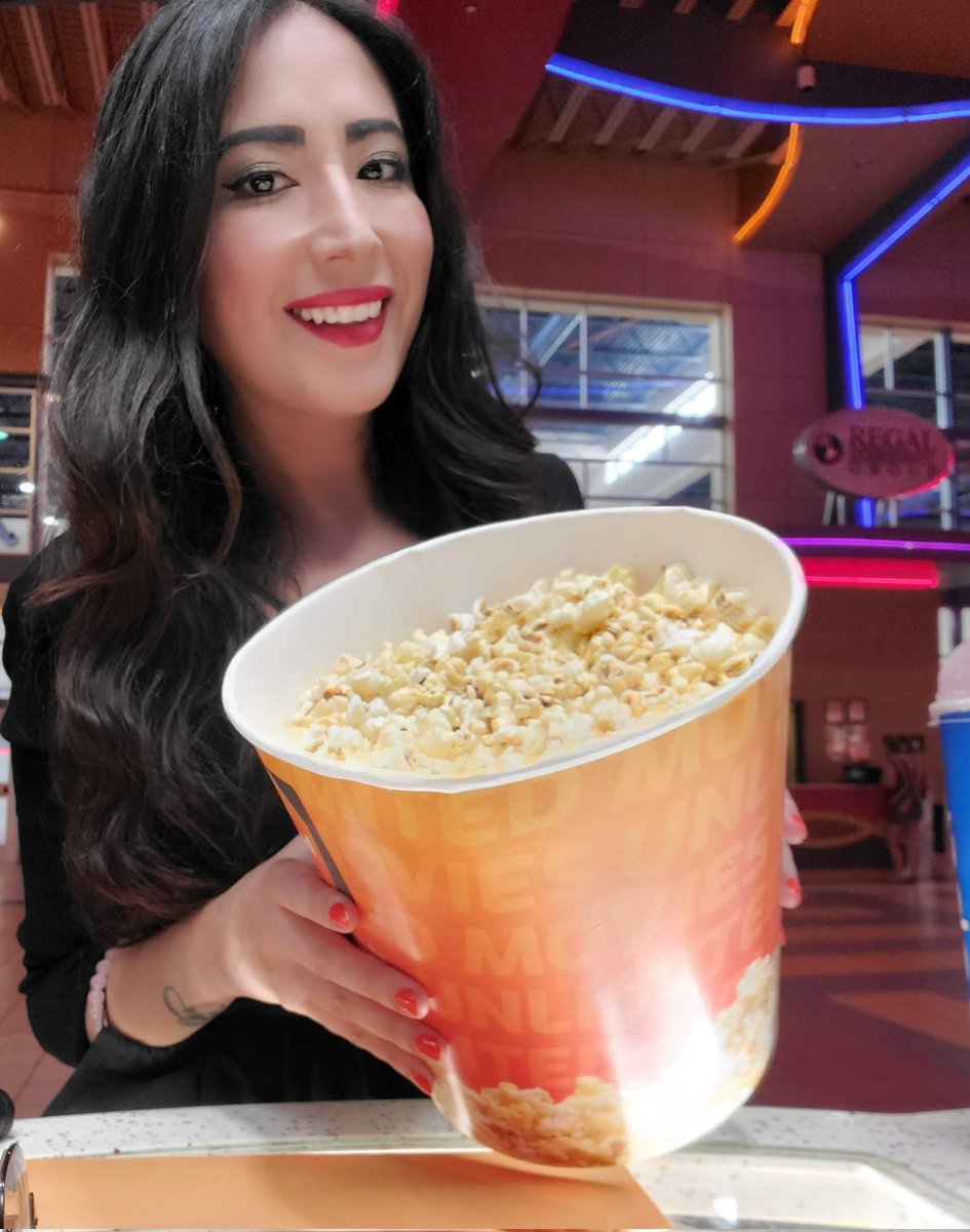 TheYummyGeek's tweet photo. Happy #NationalPopcornDay ! My favorite snack in my favorite theater @RegalMovies  #movies #Popcorn https://t.co/vCqTAr2f9S