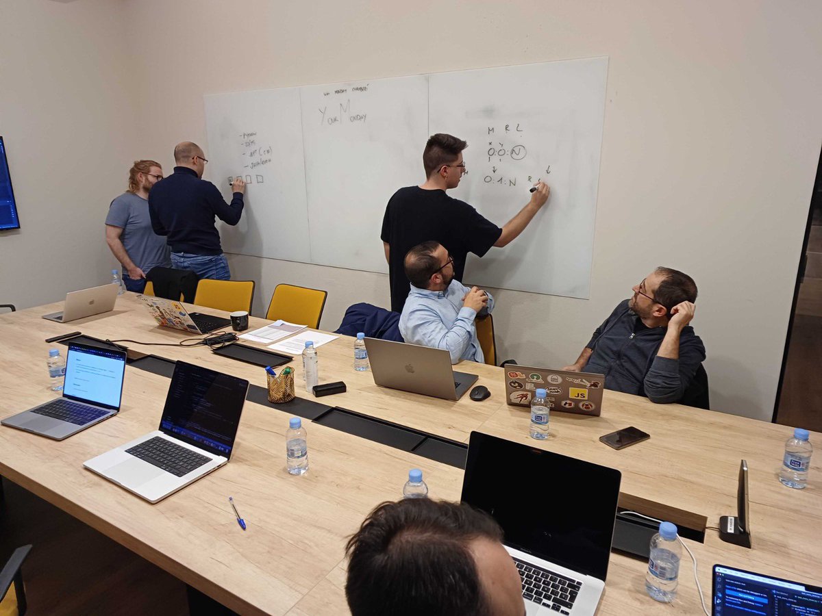 codurance_ES's tweet photo. Empezamos con los #CodingDojos en nuestra oficina de Madrid y nos la estamos pasando genial 🚀🚀
Gracias @MatheusMarabesi y @Adryanfresh por su colaboración!
Te esperamos en el siguiente, uno al mes, revisa fechas y detalles aquí: https://t.co/XHZjIhemlv https://t.co/GKZtfZ8qVD