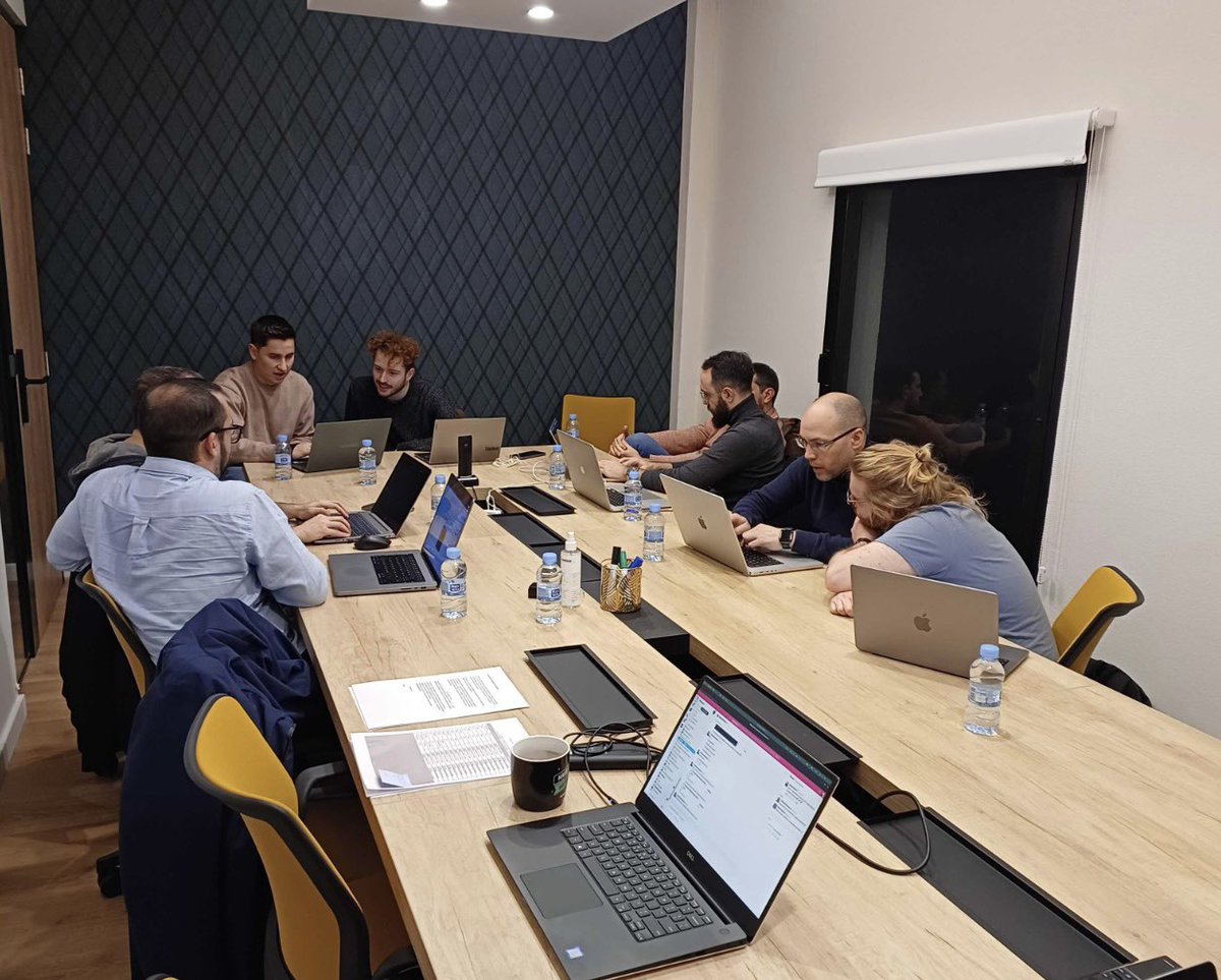 codurance_ES's tweet photo. Empezamos con los #CodingDojos en nuestra oficina de Madrid y nos la estamos pasando genial 🚀🚀
Gracias @MatheusMarabesi y @Adryanfresh por su colaboración!
Te esperamos en el siguiente, uno al mes, revisa fechas y detalles aquí: https://t.co/XHZjIhemlv https://t.co/GKZtfZ8qVD