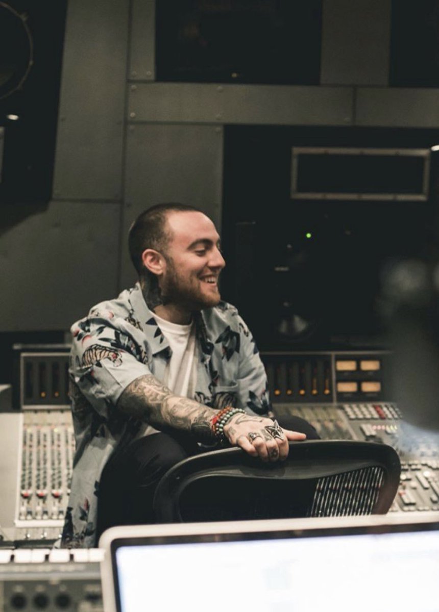 torinava725's tweet photo. #HBDMac 🎈🤍 https://t.co/JB17RHbuBs