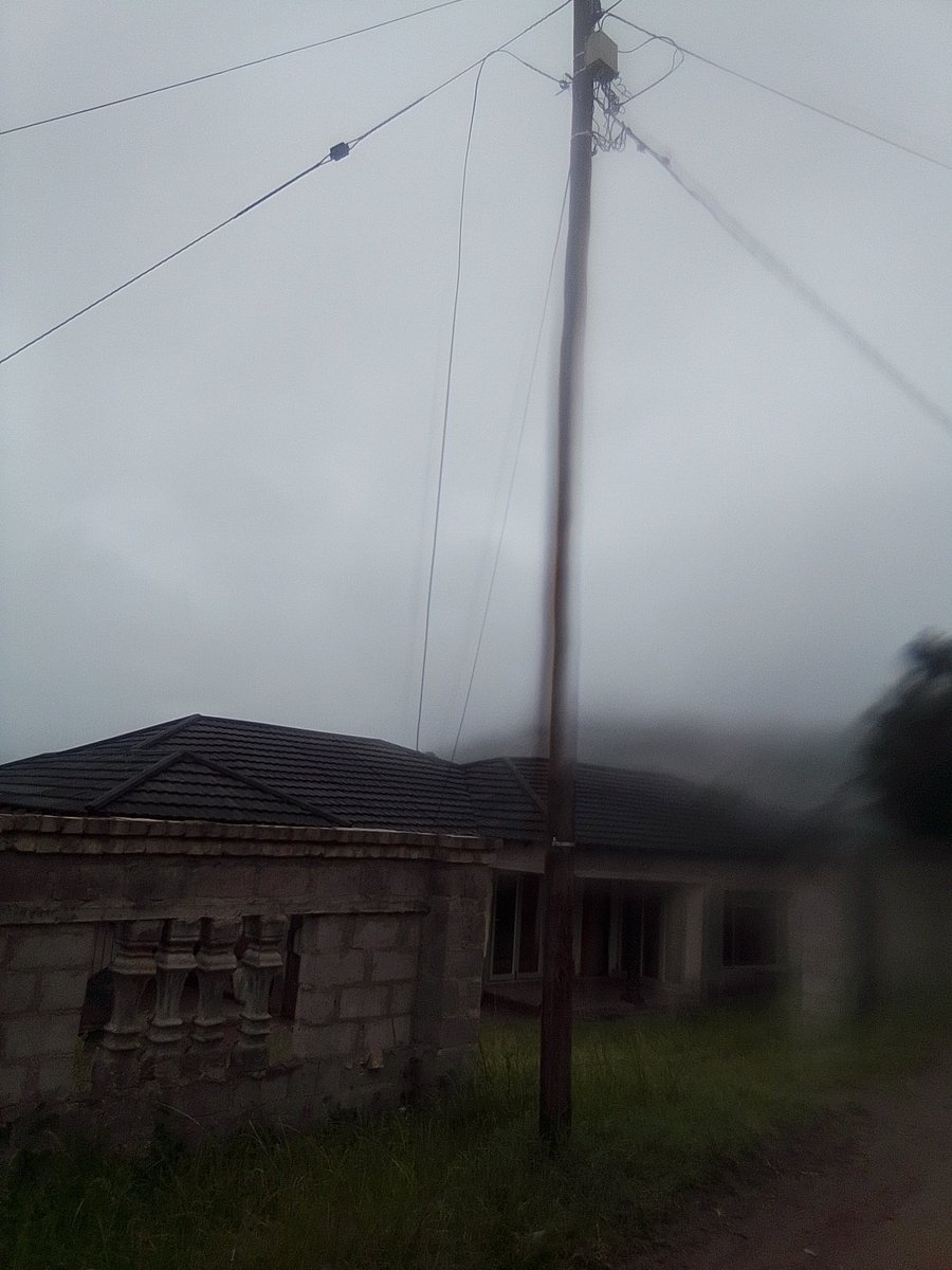 MafutsoMkhovu's tweet photo. Fuck Loadshedding ⚡ sengilimele kanjalo ngale Zinja 💔😡 #CableTheft @TumeloChiloane4 https://t.co/863WmanqkN