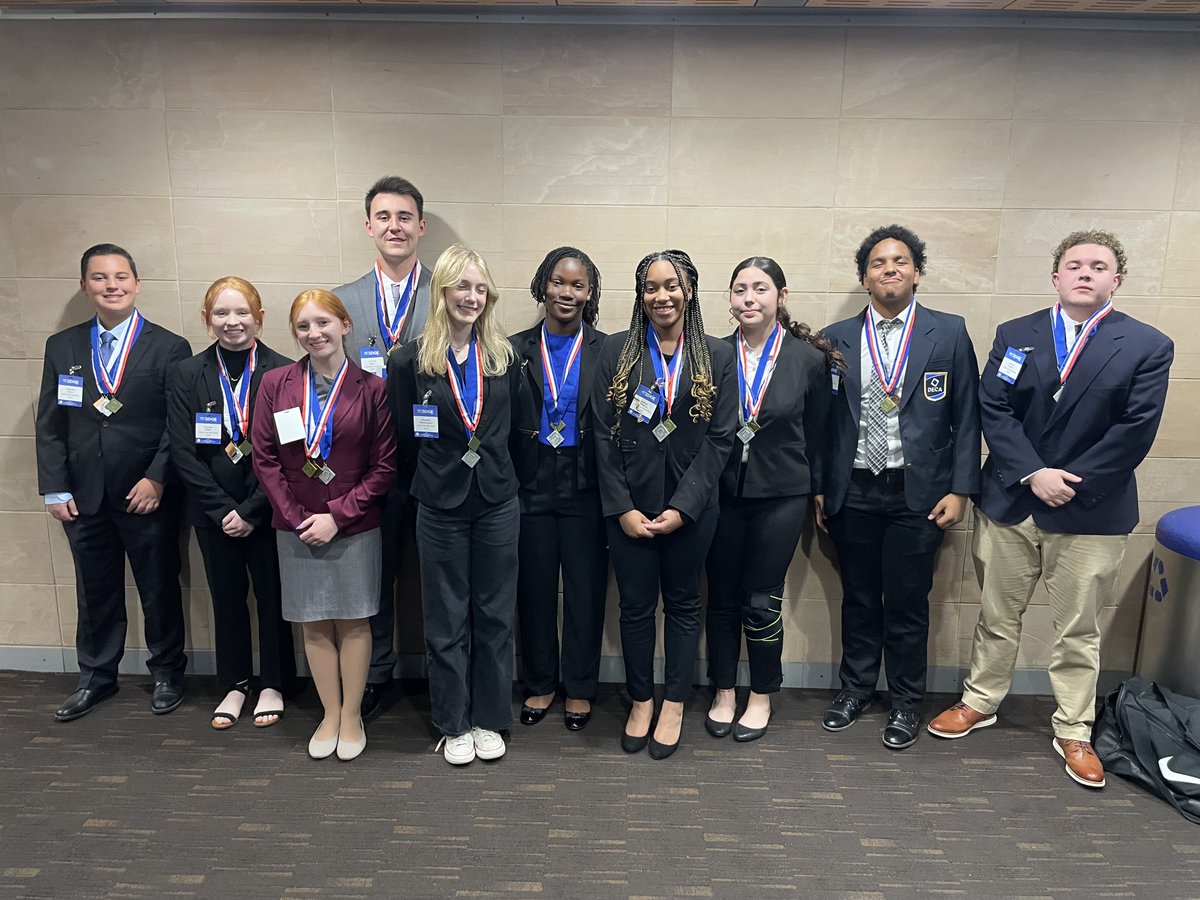 CVJagsDECA's tweet photo. Great work by all our @DECAInc members who competed at our district competition yesterday, and congratulations to all who medaled! Looking forward to the State Conference! @azdeca #PathtoGlass https://t.co/6HWVxE5V3T