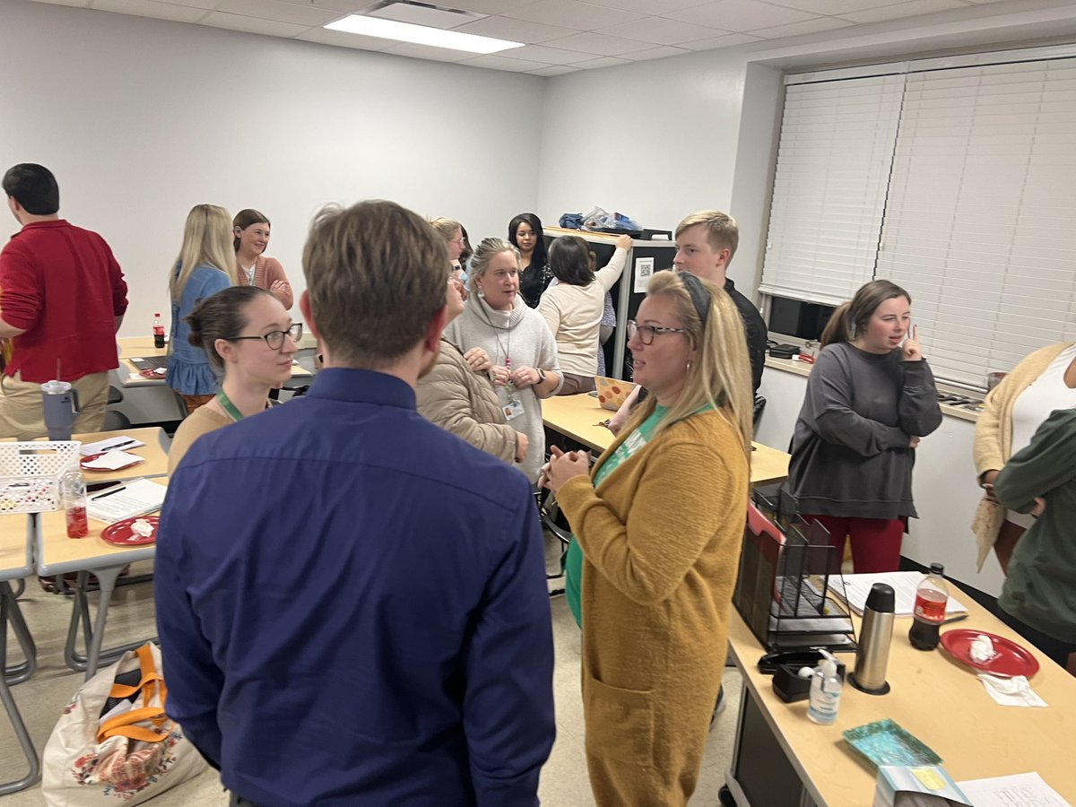 Warren County teachers learn new teaching strategies.  Thankful for the New Teacher Academy partnership.  <a href="/WKUSTE/">WKU STE</a> <a href="/WKUCEBS/">WKU CEBS</a>