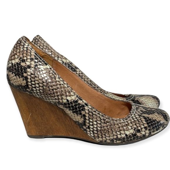 PatsyPetrie1's tweet image. So good I had to share! Check out all the items I'm loving on @Poshmarkapp #poshmark #fashion #style #shopmycloset #clarks #phatfarm #sourceunknown: posh.mk/WFdfuQvQIwb