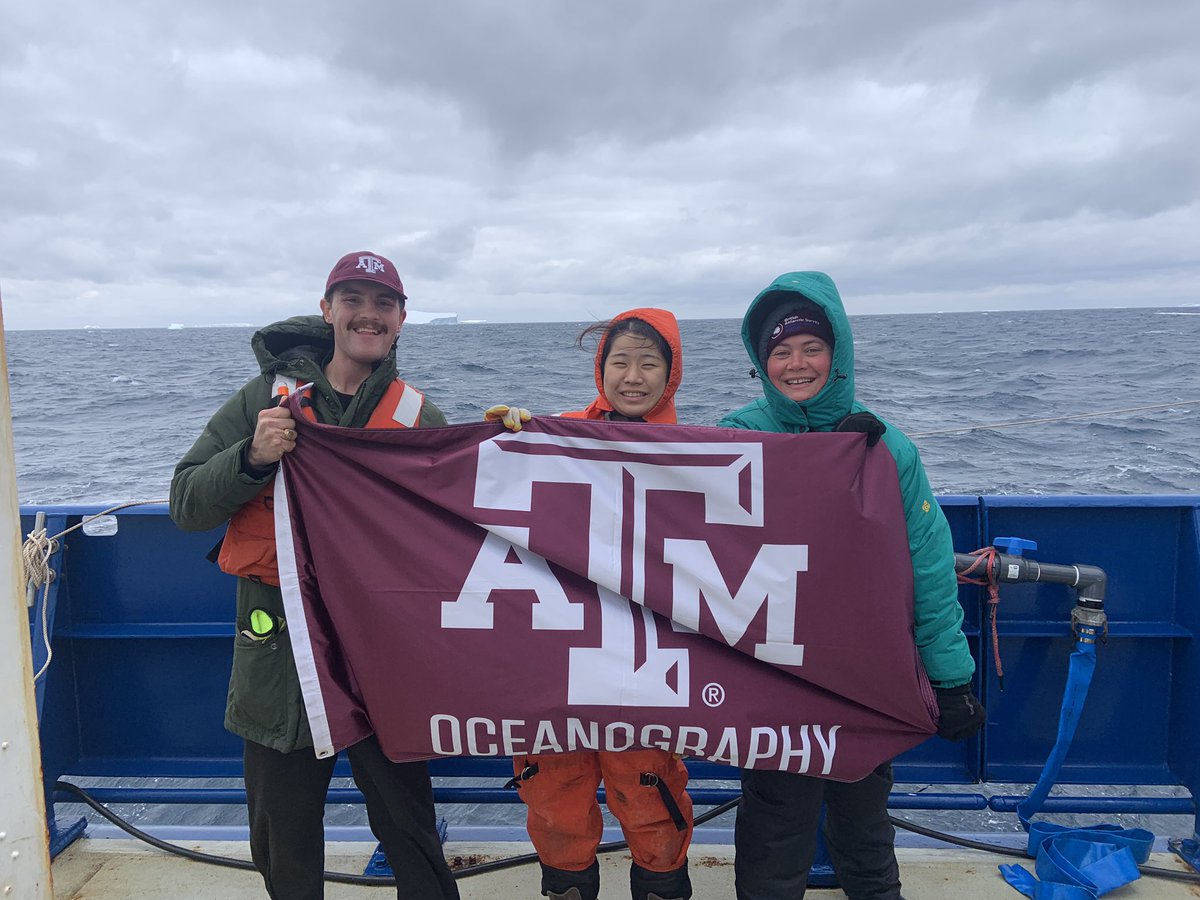 Aggie Oceanographers near Antarctica on the <a href="/geotraces_gp17/">GEOTRACES GP17-OCE</a> expedition, complete with an iceberg in sight! #FitzLab <a href="/tamu_ocean/">TAMU Oceanography</a> <a href="/TAMUArtSci/">Texas A&M Arts & Sciences</a> <a href="/tamu_ocean/">TAMU Oceanography</a> #NSFfunded