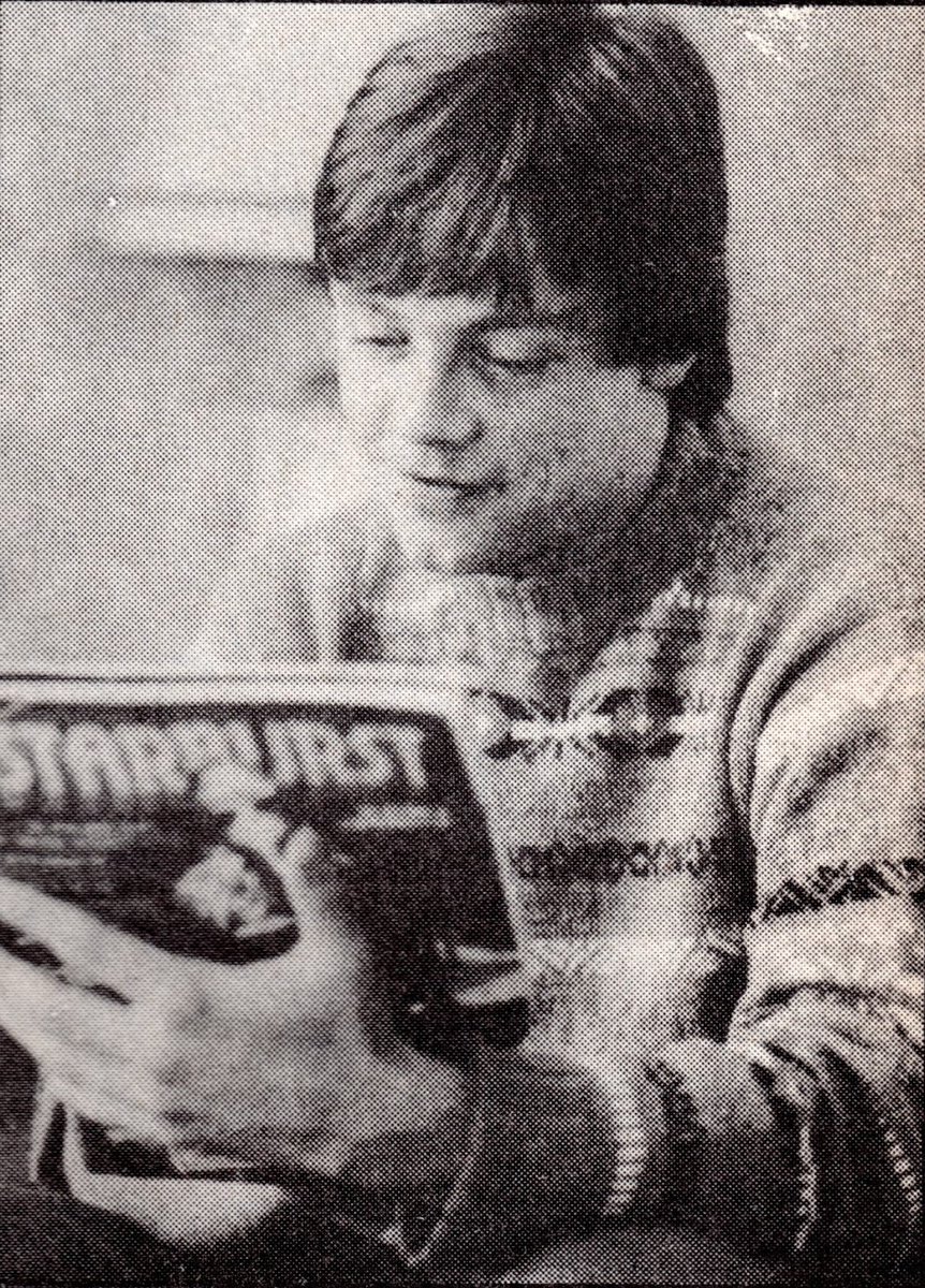 KrisHeys's tweet photo. Currently working on a feature for @STARBURST_MAG Issue 481 celebrating Return of the Jedi's 40th and rediscovered this wonderful pic of @MarkHamill reading Issue 22 all the way back in 1980! 🖤 Wonder if he's still a fan?... https://t.co/45gUotFBx3