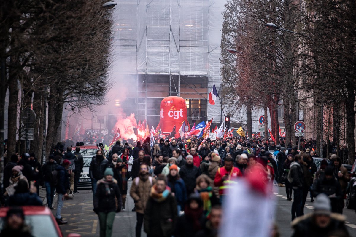 À Lille, plus de 30,000 manifestants ont participé au mouvement de protestation contre la réforme des retraites à 64 ans ce 19 janvier 2023. Cette manifestation faisait partie d'un mouvement national à travers l'hexagone.