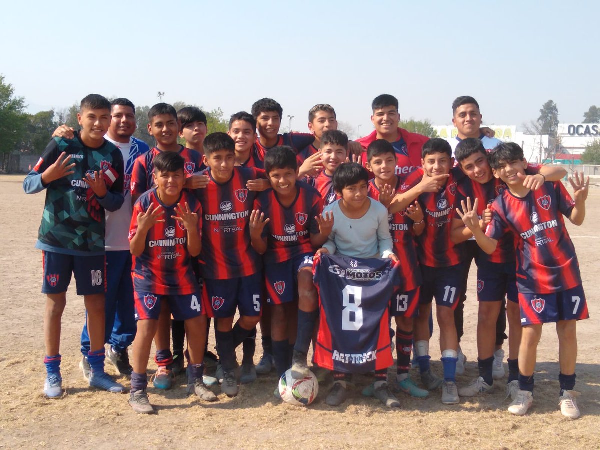 CDVSanAntoniook's tweet photo. #Inferiores | Se lo cita a todos los chicos del club de la categorías 2007/8 en el playon Deportivo del club a las 18 hs.

#VuelveLosPibes! ❤️💙❤️ https://t.co/pIOw6rvz3z