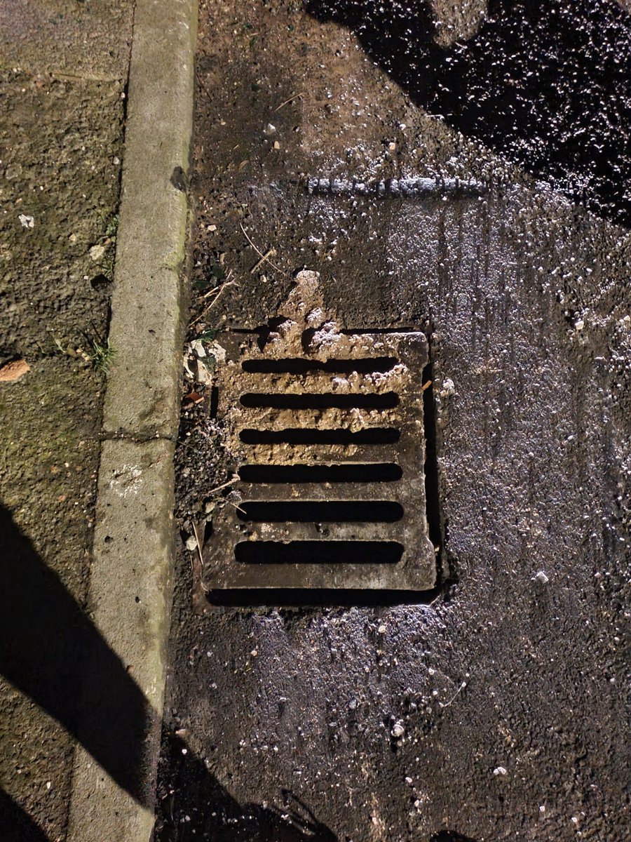 SimonWintle's tweet photo. @YorkshireWater 8 LS12 4DZ At least 3 times a week https://t.co/LGKAqGKINE