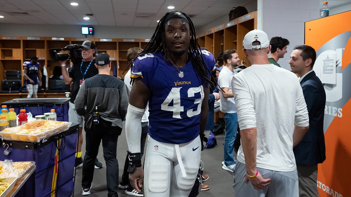 VikingsCanada's tweet photo. Shout-out to Ottawa's own @Luiji_V on his first season! Bright future for our Canadian kid. 🤩🇨🇦 https://t.co/hUKtjgomw0