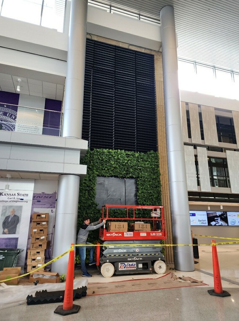 📍This is a green living wall being installed in Kansas State University. 🌱 The Versa Green Living Wall provides not only beauty but also an aesthetically pleasing addition to the campus' landscaping. #biophilia #greenwalls #architecture #design