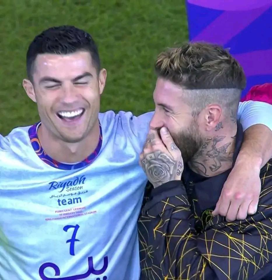 ولو يتعاد زماني حعيشو وياك 😔🖤
Hala madrid