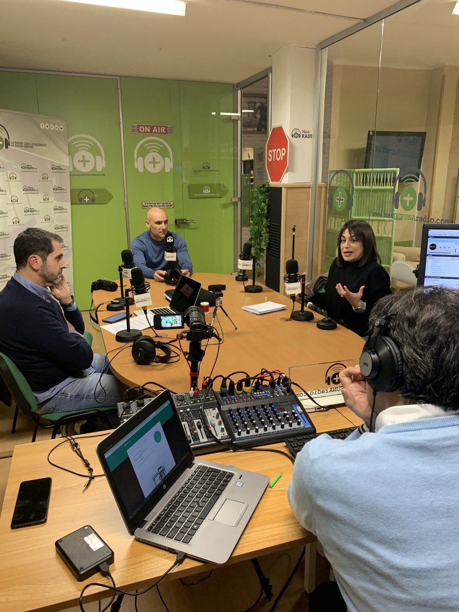 ¡Hoy estos en <a href="/MasQUEunaradio/">MasQUEUNAradio 🎙</a>! 🎙️📻

Presencialmente han participado <a href="/ateixido/">Anna Teixidó DN</a>, <a href="/jpvr73/">Juan P. Vegas_ Psicologo Deportivo</a> y <a href="/JMMovilla/">Jose Maria Movilla</a>.

Para saber quién más se ha conectado  para hablar de #EscuelasAFE, el jueves tendremos el programa completo en su página web y redes sociales 😉