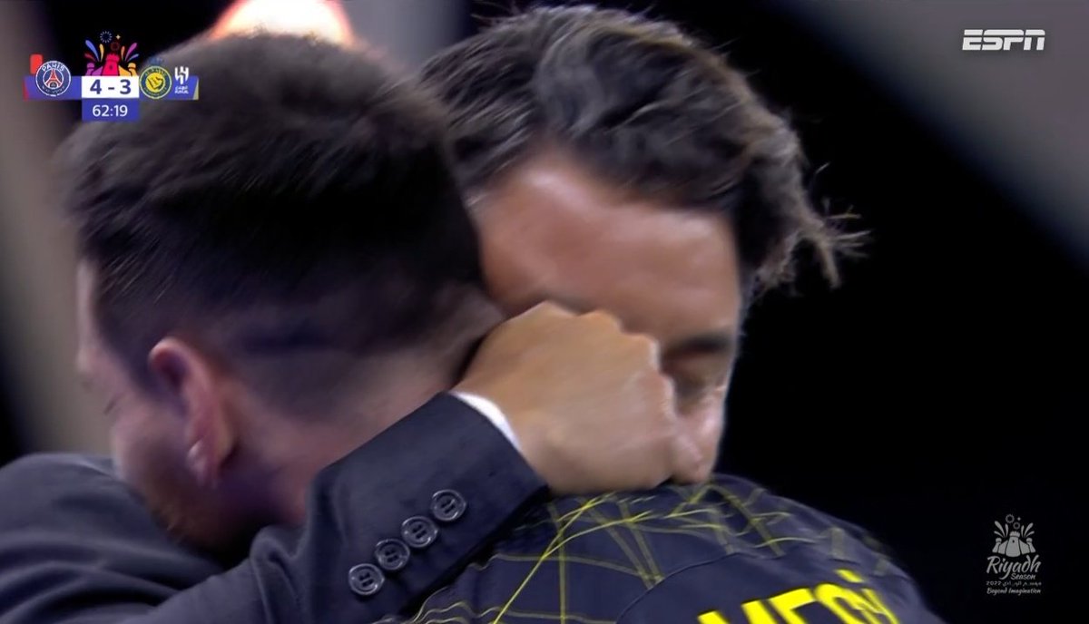 Este abrazo me dio mil años de vida...🥲❤🤍❤