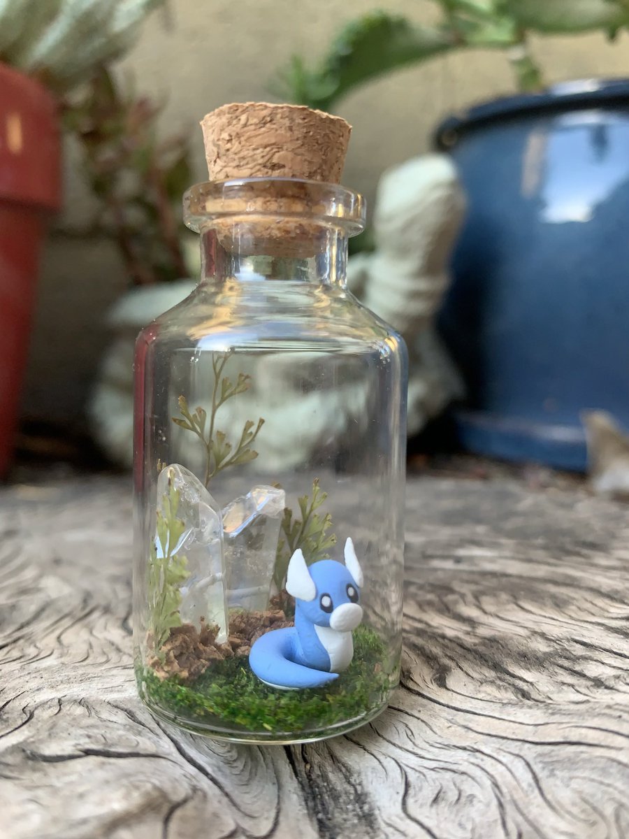 RedscaleDesign's tweet image. ✨ Dratini, crystal collector 💎 #pokemonart #pokemon #dratini