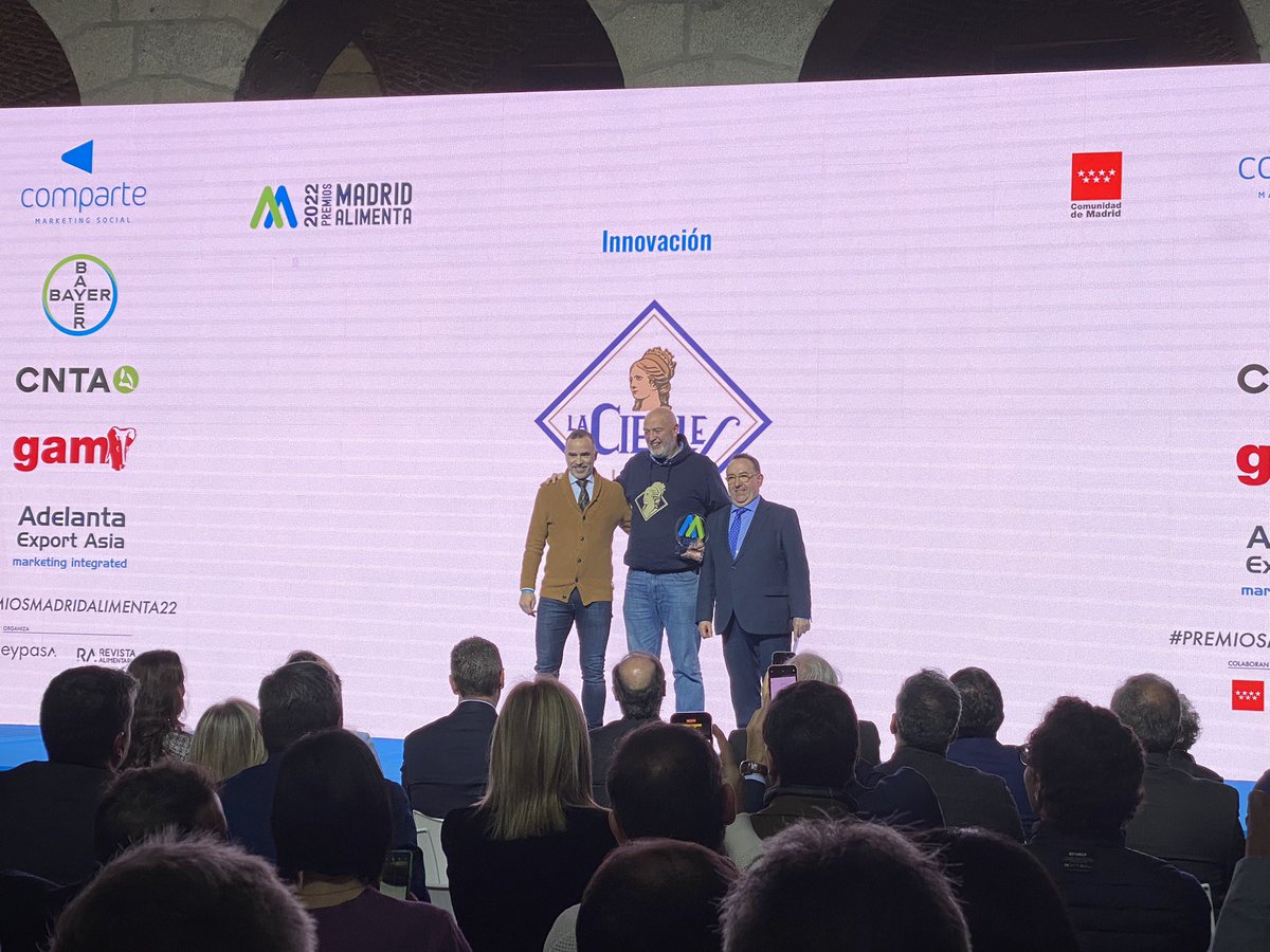 #PremiosMadridAlimenta22 

Ganador de la categoría #Innovación:

¡@cibelescervezas! 

¡Enhorabuena!🍺