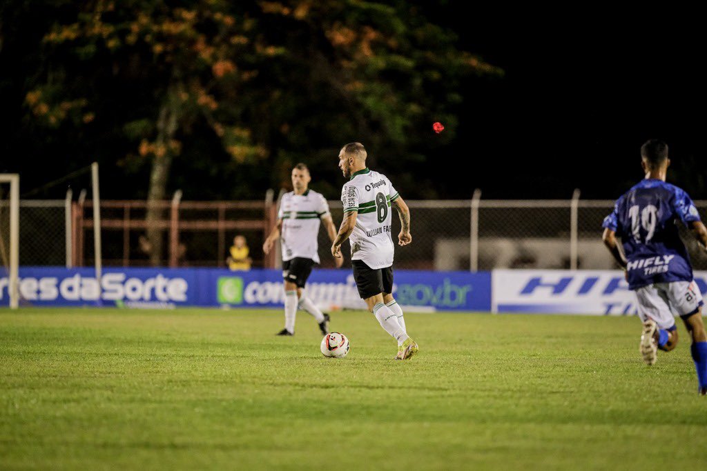 onfieldcom's tweet photo. Willian chega a 240 jogos pelo Coxa! 🇳🇬 O volante Willian Farias fez sua segunda partida na temporada! Ele entrou na segunda etapa, na vitória do Coritiba por 3x0 sobre o Foz do Iguaçu, segundo jogo do time paranaense nesta temporada de 2023!
📷 Coritiba.
#wf5 #willianfarias https://t.co/84vygNGn7U