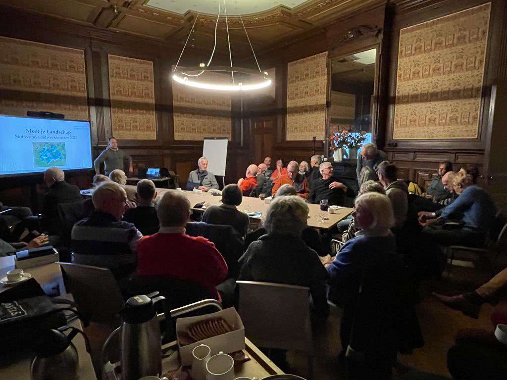 LandschErfgoed's tweet photo. Volle bak bij de slotavond van Meet je Landschap. Veertig #vrijwilligers die #landschapselementen in de provincie Utrecht in kaart brachten, deelden ervaringen en luisterden naar presentaties. #mooiproject https://t.co/OX2nV5QyiV