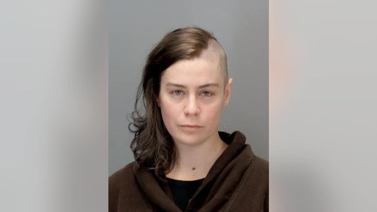 Michigan mother charged with murder after 4-year-old dies while kayaking fox2detroit.com/news/michigan-…