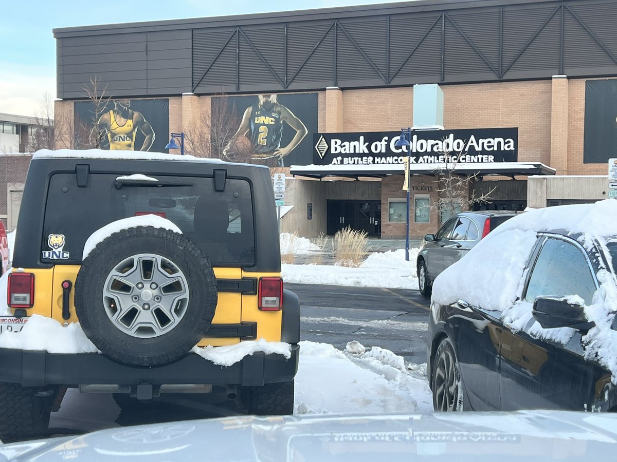 CorwinMelvin's tweet photo. Mother Nature and a bad airline tried to hold a Brutha down, but after multiple delays, finally made it to “The Bank”!
#GoUNCBears🐻 https://t.co/kt7ZKgPn7y