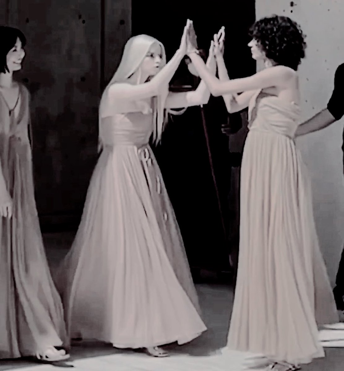 ᅠ
ᅠ
ᅠ

                        𝓌𝑜𝑚𝑒𝑛  𝓈𝑢𝑝𝑝𝑜𝑟𝑡𝑖𝑛𝑔  𝑤𝑜𝑚𝑒𝑛 .

                  ( 𝒾𝗌  𝗂𝗍  𝗈𝖻𝗏𝗂𝗈𝗎𝗌  𝗍𝗁𝖺𝗍  𝗌𝗁𝖾  𝗃𝗎𝗌𝗍  𝗅𝖾𝖺𝗋𝗇𝖾𝖽
                 𝗍𝗁𝖺𝗍  𝑑𝑜𝑢𝑏𝑙𝑒  𝗁𝗂𝗀𝗁 － 𝖿𝗂𝗏𝗂𝗇𝗀  𝗂𝗌  𝖺  𝗍𝗁𝗂𝗇𝗀 ? )

ᅠ
ᅠ
ᅠ