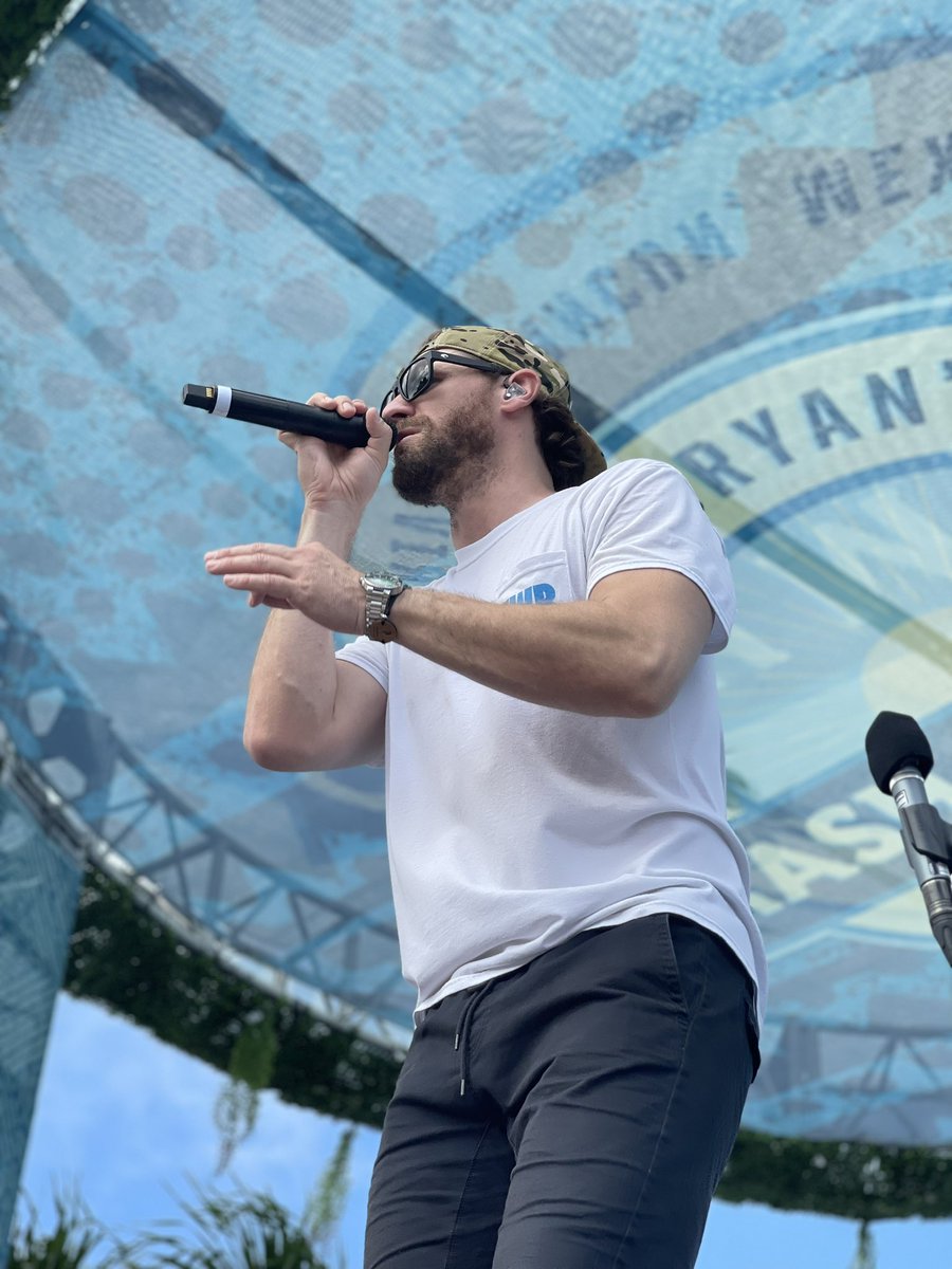 cnsocali's tweet photo. @ChaseRiceMusic what a great day at @crashmyplaya Thanks for an awesome pool party Chase https://t.co/Lwii59rqu8
