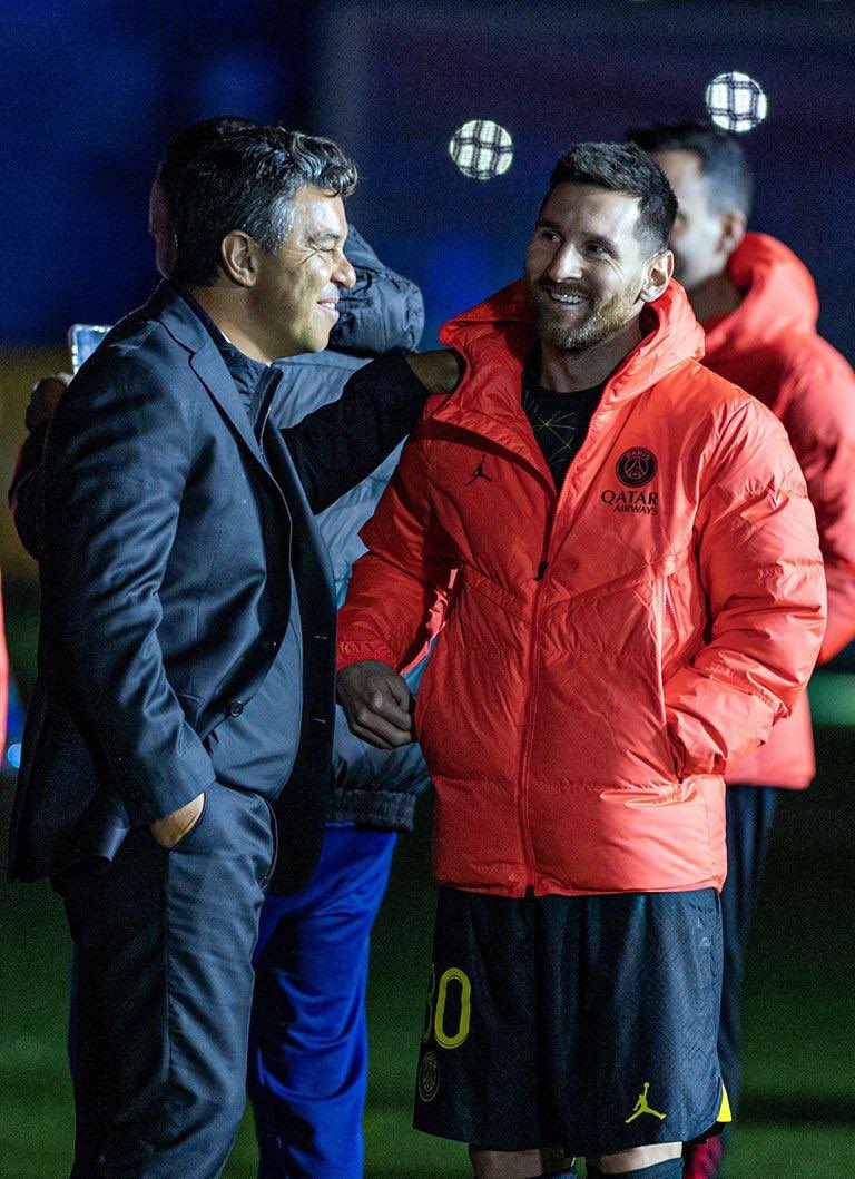 Messias30_'s tweet image. Lionel con Gallardo.