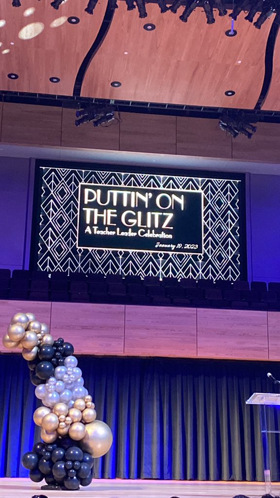 ctran217's tweet image. #AISD#Puttinontheglitz