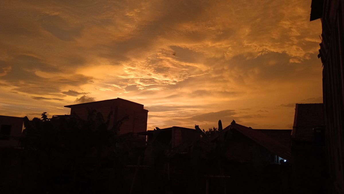 Lalu kenapa harus ada sebagian isi hati dan rindu yang terlarang?

Apakah itu aturan semesta agar kehidupan berjalan sebagaimana adanya? atau hanya akal-akalan manusia saja?

Sementara didalam hidup "sebagaimana adanya" itu, aturan kerap kali dibuat memang untuk dilanggar.