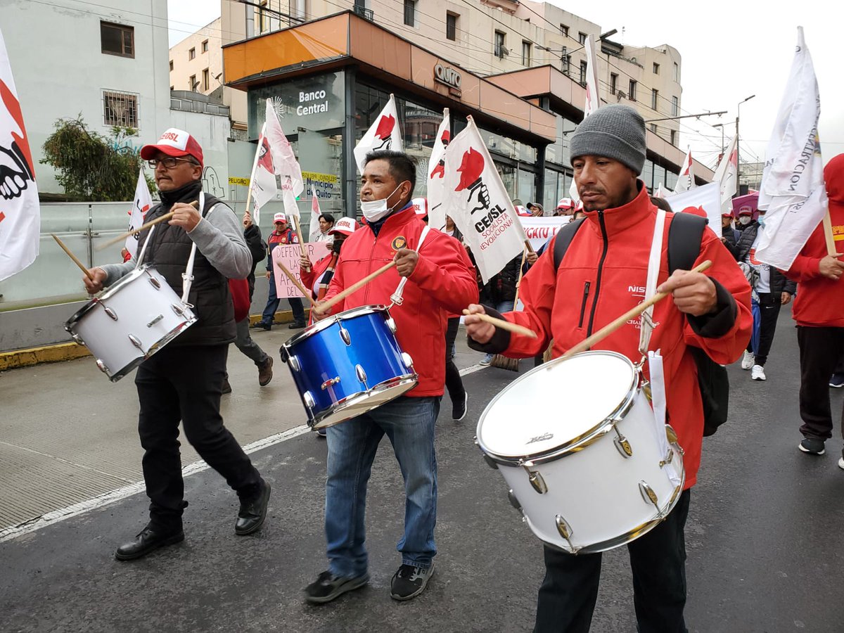 prensaceosl's tweet photo. Las trabajadores y trabajadores nos movilizamos en defensa del @IESSec, demandamos su autonomía, con un Consejo Directivo con auténtica representación de afiliados, jubilados, Seguro Social Campesino, empleadores y gobierno. 

#Ecuador #ElIESSseDefiende https://t.co/cxRaKt2zTW