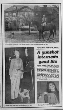 ¿Sabían que en 1982, antes del trágico incidente de Jon-Erik Hexum, su coprotagonista en #ModeloMasculino Jennifer O'Neill se disparó accidentalmente? Mientras estaba en su casa, encontró la pistola de su esposo cargada y se disparó en su abdomen. Por suerte, la salvó una cirugía