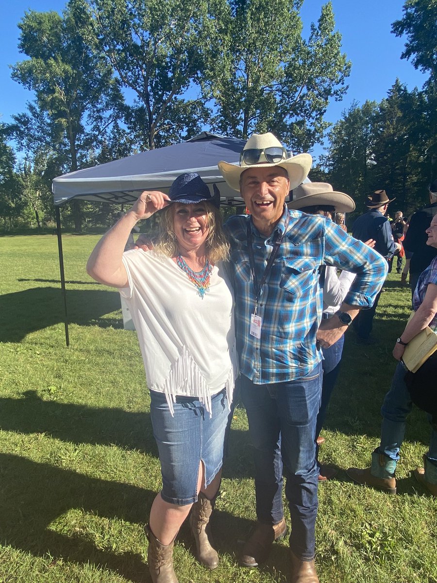 joanyycwest's tweet photo. Join us THIS SAT 11am - 2pm to canvass in Discovery Ridge with @albertaNDP critic for Municipal Affairs @joececiyyc &amp; Calgary-West Candidate Joan Chand’oiseau! New volunteers welcome! Sign up directly: https://t.co/qFRnaAA68q #yycwest #ableg #volunteer https://t.co/FnxdE94oHO